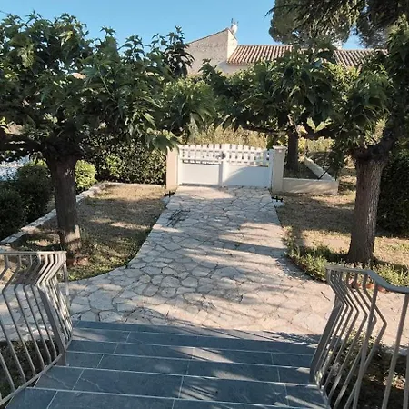Maison La Marque * Servian